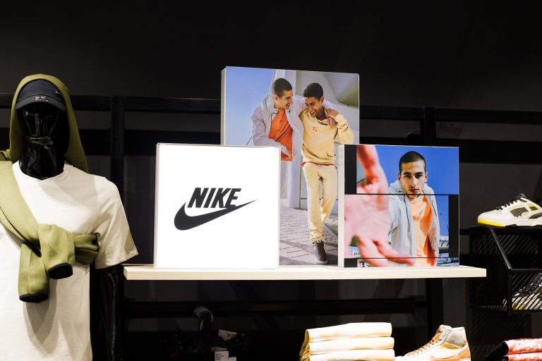 Dropkick D5- Lightbox Signage