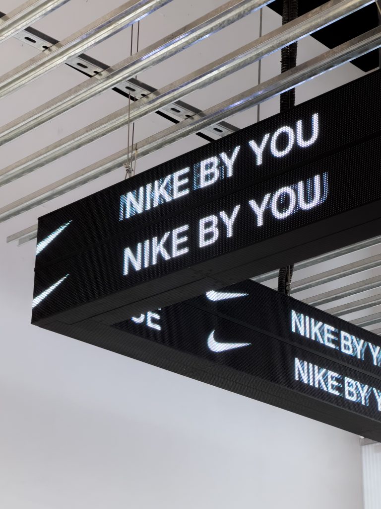 NIKE D5- LED Ticker Tape
